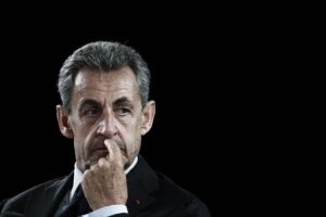 Sarkozy deberá llevar un brazalete electrónico durante un año