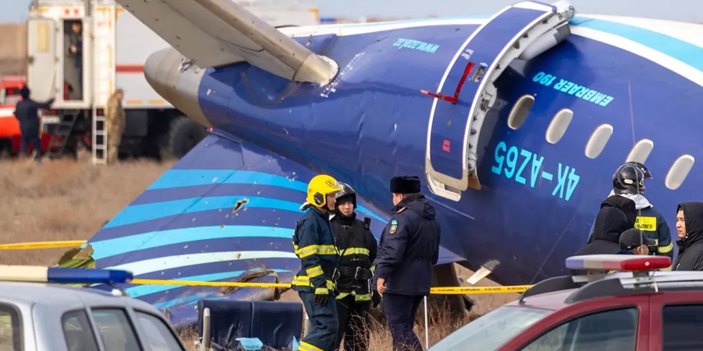 Sospechas de ataque ruso en el avión estrellado en Kazajistán