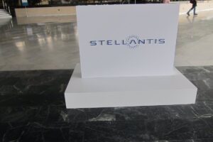 Stellantis y la china CATL anuncian una inversión de 4.100 millones para una gigafactoría en Zaragoza