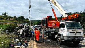 Suben a 37 los muertos en un accidente en Brasil