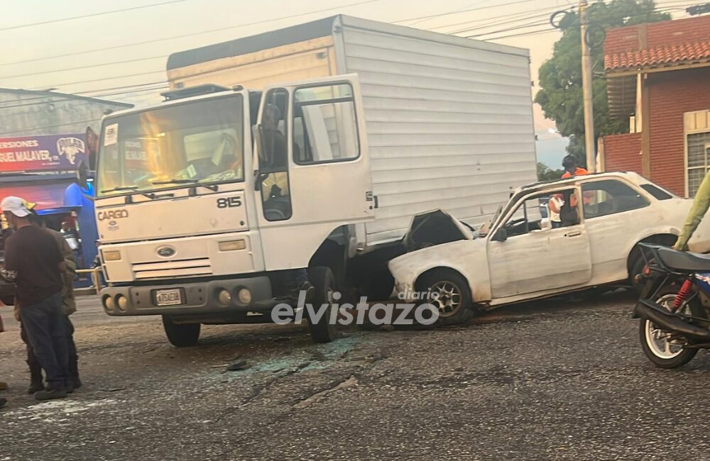 Tres lesionados deja accidente de Chevette y camión Ford Cargo en la avenida Fernández Padilla de Guanipa