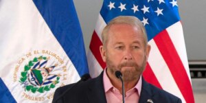 Trump elige a un halcón, que fue asesor de Bukele, como embajador en México
