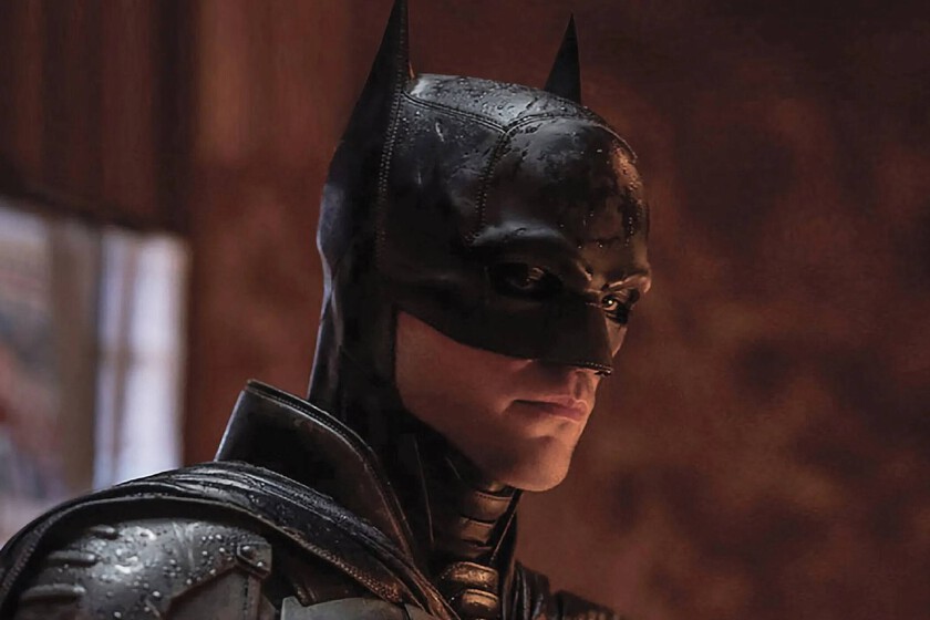 Una oficial de inmigración le preguntó a Robert Pattinson por qué dejó de actuar tras Crepúsculo. El actor recurrió a la respuesta más obvia y épica de Batman