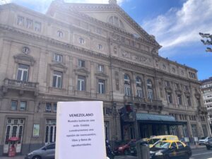 Venezolanos en Argentina lanzan campaña de apoyo a quienes resisten en Venezuela: "No estás solo" - AlbertoNews