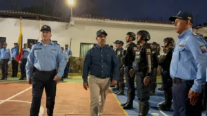 Vicealmirante Gustavo Matamoros asume dirección de la Policía