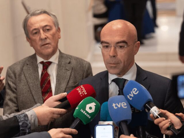 Vox acusó a Pedro Sánchez de usar el reconocimiento de asilo a Edmundo González para blanquear su posición - AlbertoNews