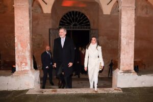 Zarzuela niega un desencuentro con el Gobierno por Notre Dame y explica que el Rey no acudió por motivos de agenda