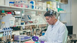 el colombiano que descubrió gen por la sordera en Estados Unidos
