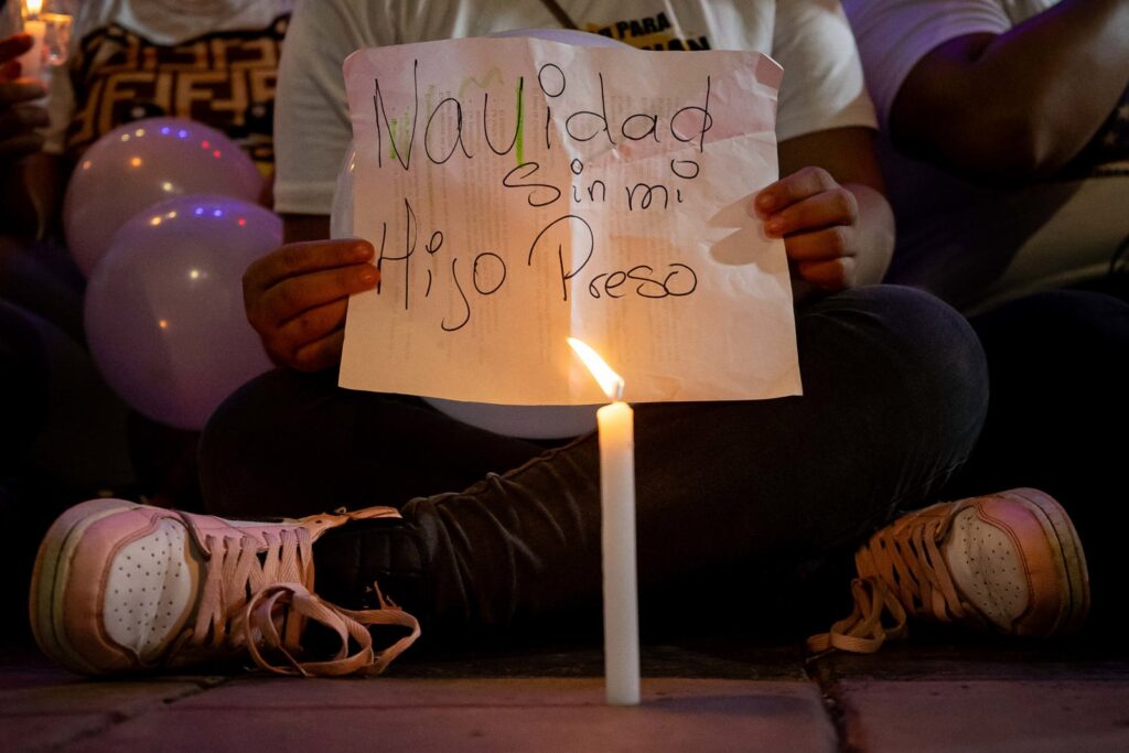 la vigilia de los familiares de presos políticos en el Ministerio Público