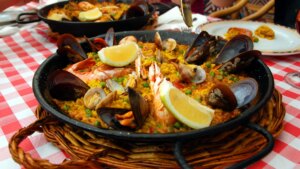 no es ni la tortilla ni la paella