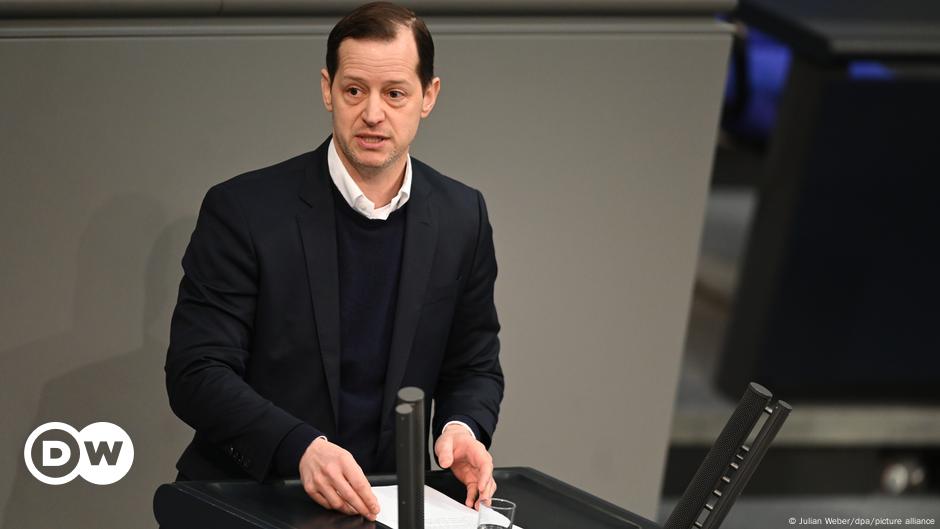políticos de AfD se reunieron con neonazis en Suiza – DW – 29/12/2024