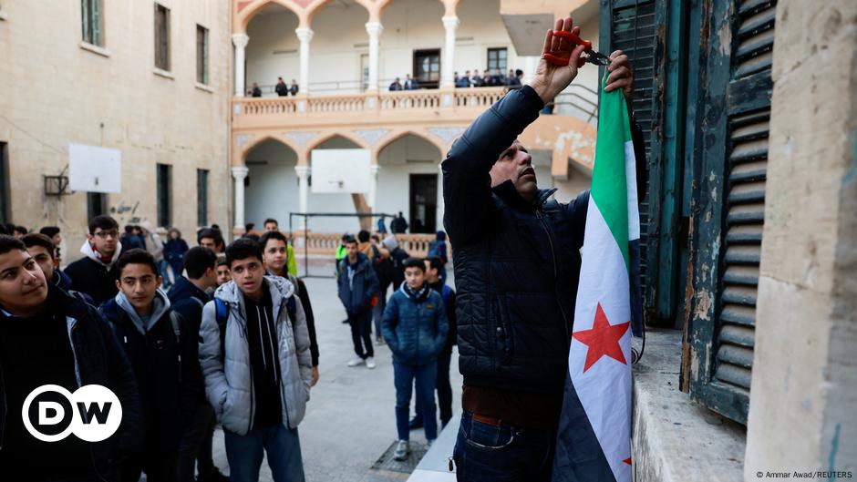 reabren los colegios a una semana de caída de Al Asad – DW – 15/12/2024