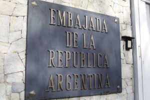 Vente Venezuela alertó: se agotan los insumos en la Embajada de Argentina