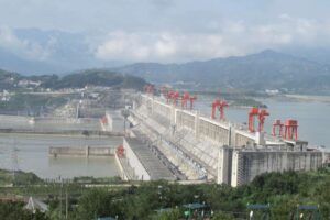 una central hidroeléctrica en el sitio más controvertido posible