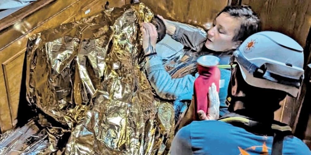 una niña de 11 años que sobrevive tres días sola en el Mediterráneo tras el naufragio de una patera