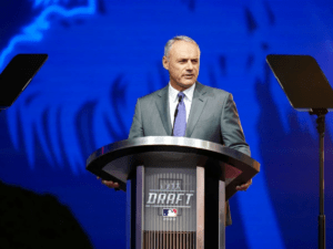 $12 mil millones utilidad MLB en 2024