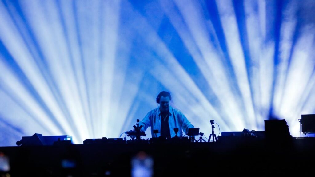 12.000 fanáticos se gozaron la fiesta electrónica del DJ en Bogotá