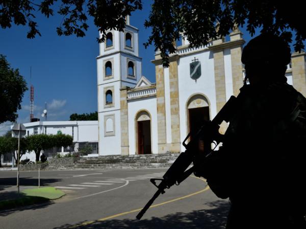 Colombia pide a Venezuela reforzar control en la frontera para frenar actividades del ELN | Gobierno | Economía