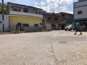 18 días tienen los vecinos de Mirabal sin agua por tubería