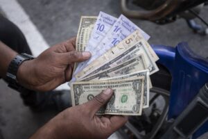$3800 millones enviaron venezolanos en 2024 a sus familiares