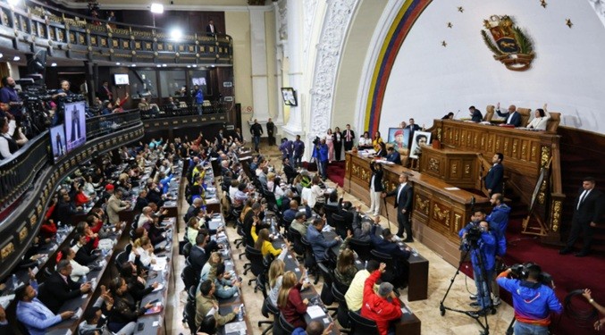 AN aprueba acuerdo que declara a Uribe y Duque 'enemigos'