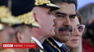 Análisis: Maduro sobrevive a una "crisis terminal", pero ahora afronta más débil y aislado su tercer mandato