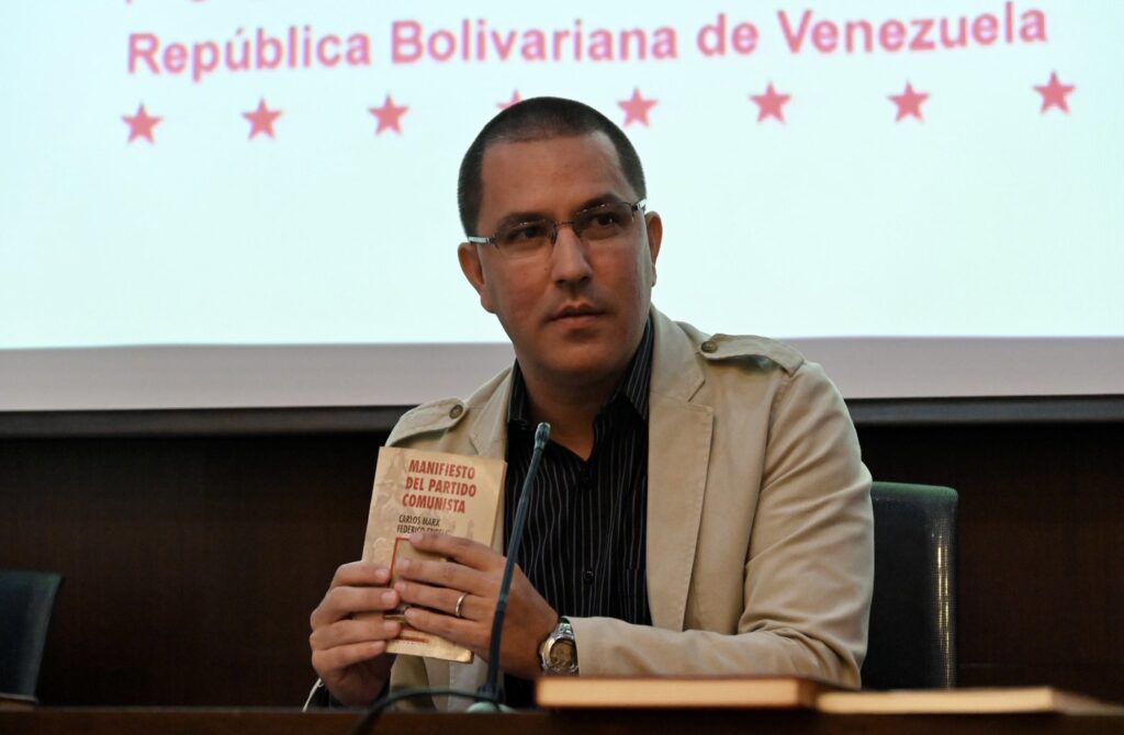 Arreaza dice que si un dirigente pidiera una "intervención militar" el Gobierno actuaría de "inmediato" - AlbertoNews