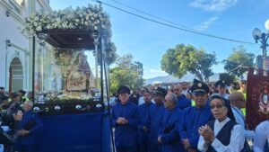 Así se desarrolla la procesión de la Divina Pastora en Barquisimeto