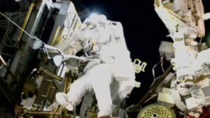 Astronauta de NASA sale en caminata espacial tras 7 meses en órbita