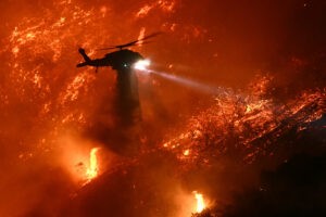 Autoridades ascendieron a 25 la cifra de personas muertas por incendios en Los Ángeles - AlbertoNews