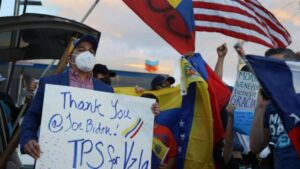 Biden extiende permiso migratorio TPS para 600 mil venezolanos