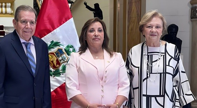 Boluarte recibe a González Urrutia en el Palacio de Gobierno