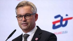 Bruselas presentará en marzo una política migratoria para "reforzar la seguridad y agilizar los retornos"