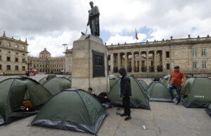 Campesinos acampan en Bogotá en protesta por violencia guerrillera en el Catatumbo - AlbertoNews