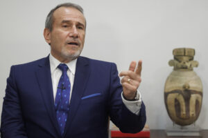 Canciller de Perú viajará a Panamá para unirse a la reunión sobre la defensa de la democracia en Venezuela donde participará Edmundo González - AlbertoNews