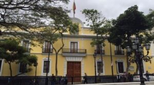 Cancillería ordena reducir representaciones diplomáticas de Países Bajos, Francia e Italia