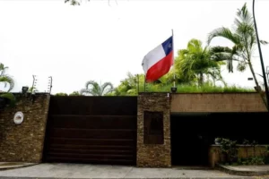 Chile retira su embajador de Venezuela