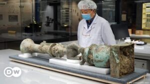 China adelanta mil años el origen local del licor destilado – DW – 14/01/2025