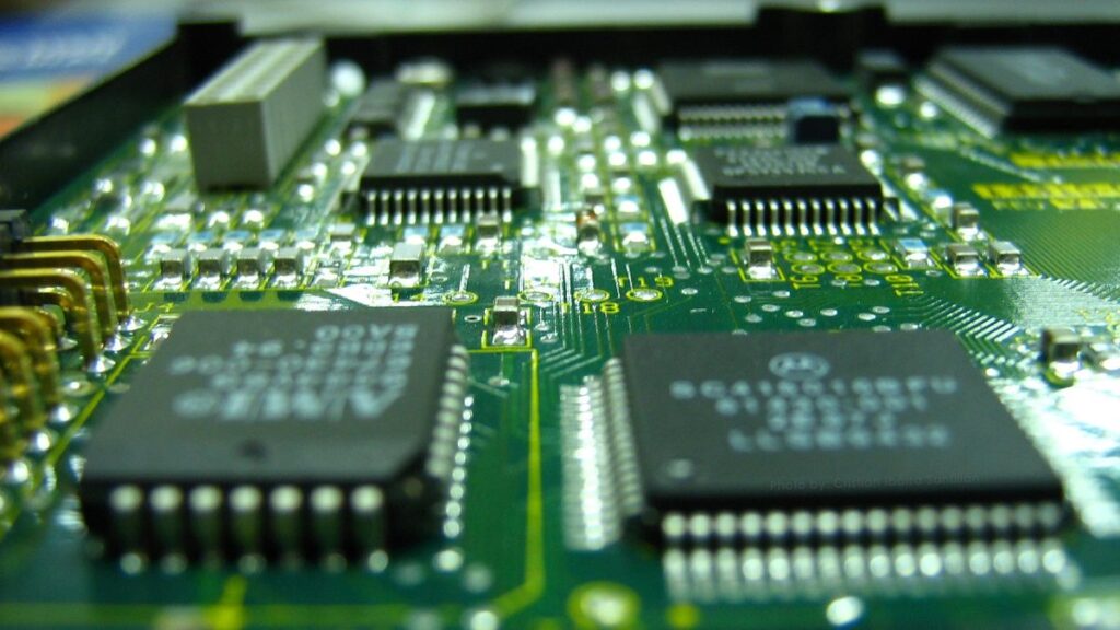 China investigará las subsidios de EEUU al sector de semiconductores