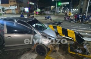 Colisión entre Volkswagen Fox y Ford Fusion en la intersección Mercantil - Petrucci deja un conductor lesionado
