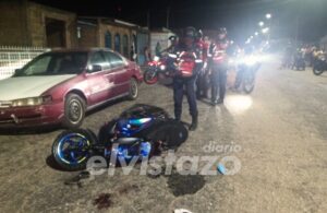 Colisión entre dos motos se registró la noche del jueves en la calle Venezuela de Guanipa