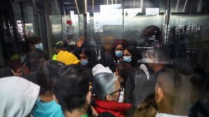Colombia recibe tercer avión con deportados de EEUU tras tensión diplomática