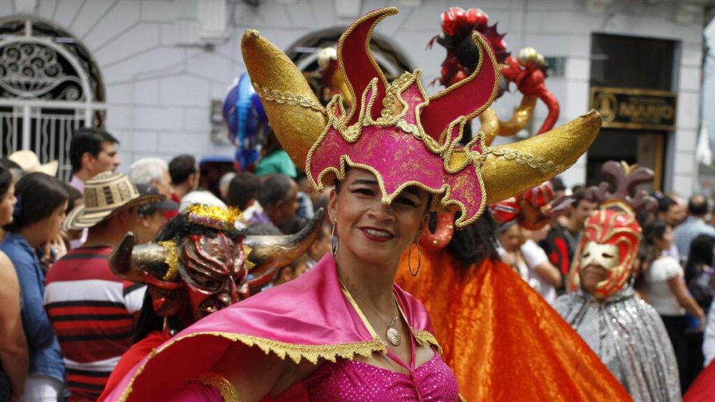 Con disfraces, pólvora, matachines y oratoria, da inicio el Carnaval del diablo en Riosucio (Caldas), que se celebra desde 1911
