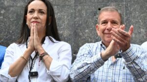 Corina Machado denunció que efectivos de seguridad rodearon la casa de su madre