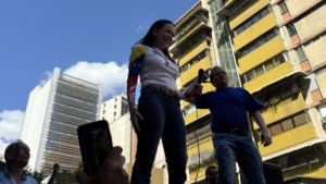 Corina Machado llegó a Venezuela y encabezó una de las marchas opositoras