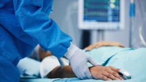 Creyó tener una infección urinaria, tomó medicamentos y duró tres meses en UCI por fatal error