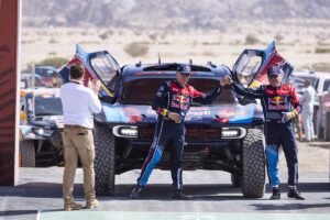 Cristina Gutiérrez brilla en la primera etapa y Sainz remonta en la victoria de Chicherit