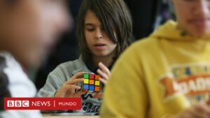 Cubo de Rubik: el antiguo hobby que puede ayudar a aumentar tu felicidad (según los científicos)