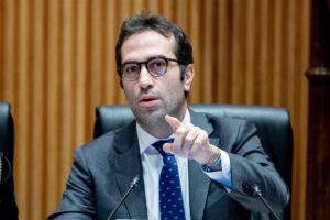Cuerpo acepta que la comisión delegada debata en dos semanas la reducción de la jornada, como pedía Díaz
