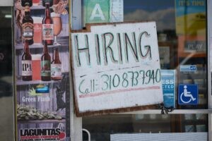 Desempleo en Estados Unidos bajó al 4.1% en diciembre